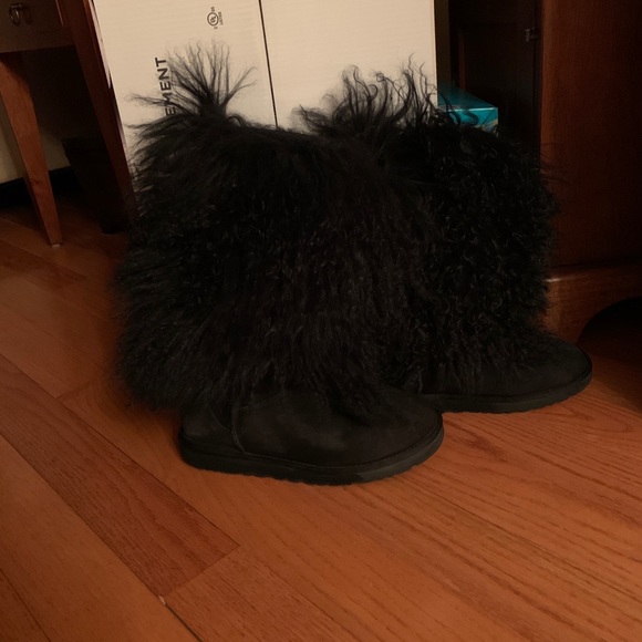 UGG UGGS BLACK SHEEPSKIN BOOTS. 2 PAIRS SIZE 9 - Picture 6 of 7